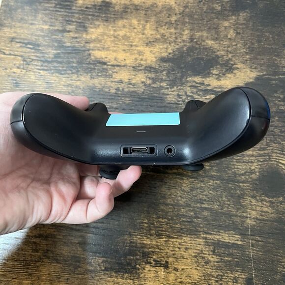 Lot of 3 Microsoft Xbox One Controllers – For Parts or Repair (Untested) - Picture 5 of 11